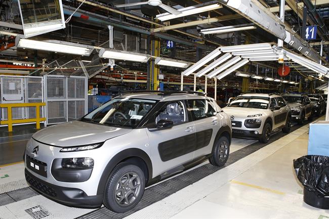 El automóvil recorta un 25% su superávit comercial en el primer semestre