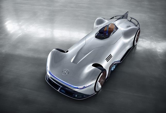 Mercedes-Benz muestra en California el prototipo EQ Silver Arrow como anticipo del diseño del futuro