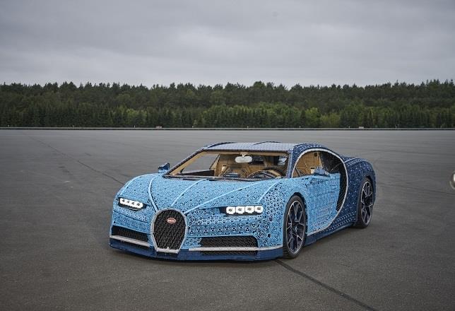 Lego construye un Bugatti Chiron de tamaño real con un millón de piezas y que se puede conducir