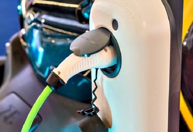 ACEA advierte del "profundo impacto" que tendrá en el empleo una transición "forzada" a los eléctricos