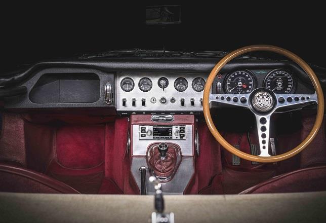 Jaguar Land Rover lleva el infoentretenimiento a sus clásicos
