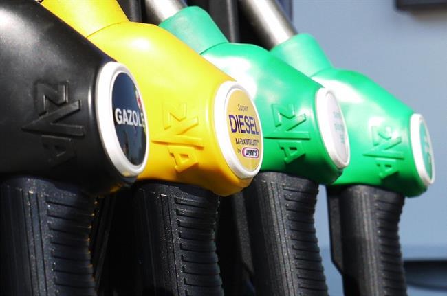 OCU critica la "persecución" al diésel y pide que la equiparación con la gasolina sea a la baja
