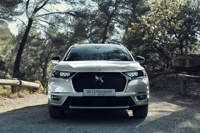 DS presenta la versión híbrida recargable del DS 7 Crossback, con 300 CV de potencia