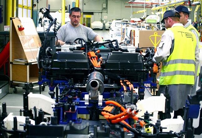 Las marcas de PSA tendrán el 100% de su gama electrificada para 2025