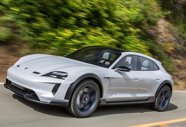 Porsche creará 300 nuevos empleos para la producción de su segundo eléctrico, el Mission E Cross Turismo