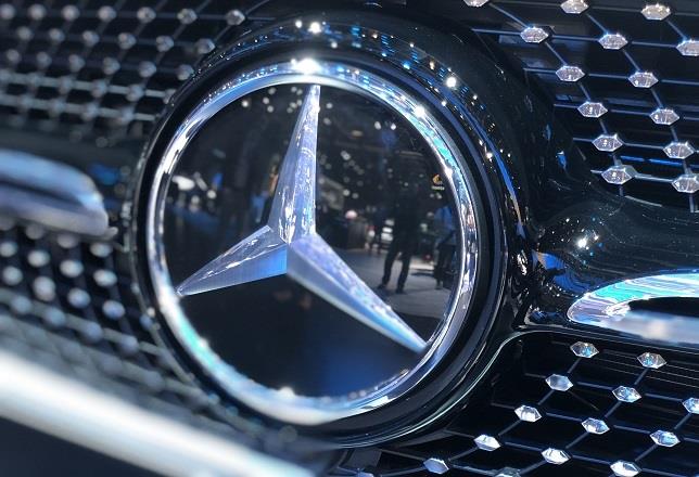 Daimler cae un 1,95% en Bolsa tras anunciar una revisión a la baja de su resultado operativo para 2018