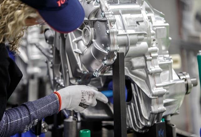 Toyota pone en marcha en Polonia una nueva línea de montaje de transejes de propulsión híbrida