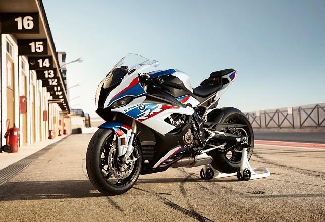 BMW Motorrad presenta las nuevas C 400 GT, F 850 GS Adventure y S 1000 RR en el salón Eicma de Milán