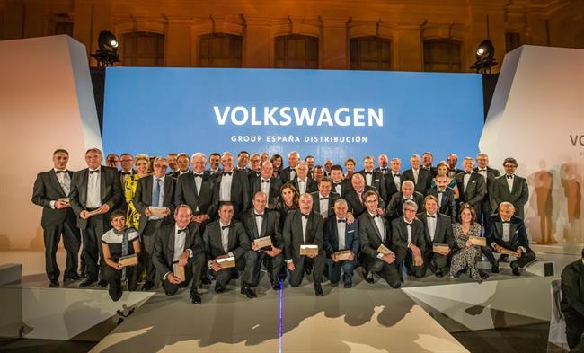 Volkswagen Group España Distribución homenajea a sus concesionarios fundadores en su 25 aniversario