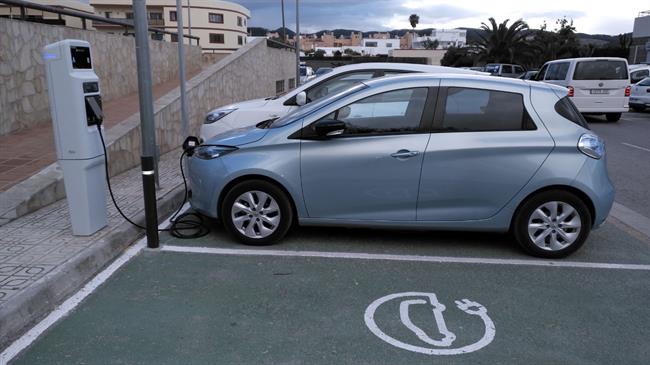 Las gasolineras tendrán que instalar puntos de recarga eléctrica de origen renovable
