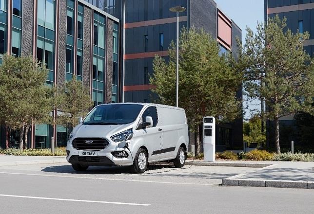 Ford inicia las pruebas de furgonetas híbridas enchufables en Colonia (Alemania)