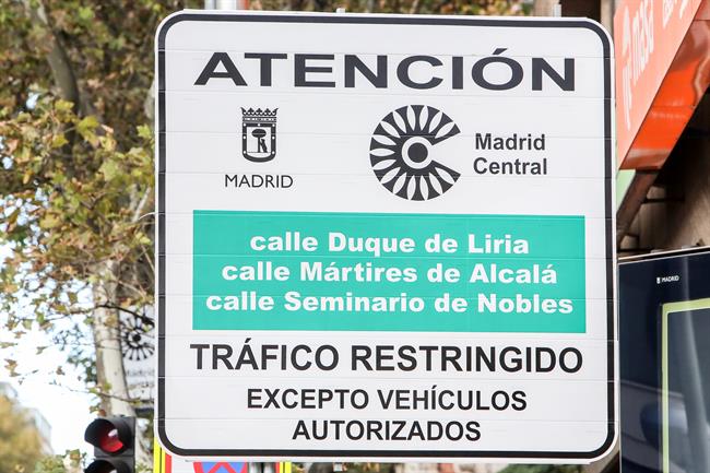 Uno de cada dos españoles considera "imprescindible" el uso del vehículo en sus trayectos habituales