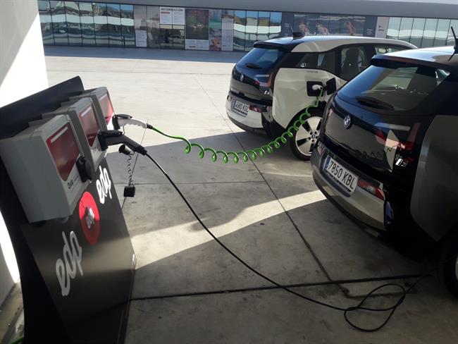 Madrid anuncia una red municipal en 2019 de 20 puntos de recarga rápida para coches eléctricos en espacios privados