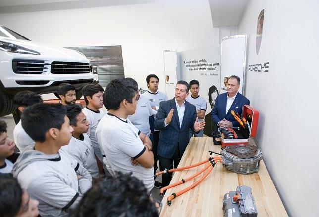 Porsche abre en México su tercer centro global de Capacitación y Reclutamiento para jóvenes becados