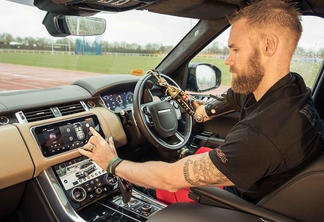 Jaguar Land Rover desarrolla una puerta con apertura automática