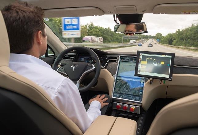 El 41% de los españoles confiaría el transporte de sus hijos a un coche autónomo, según Bosch