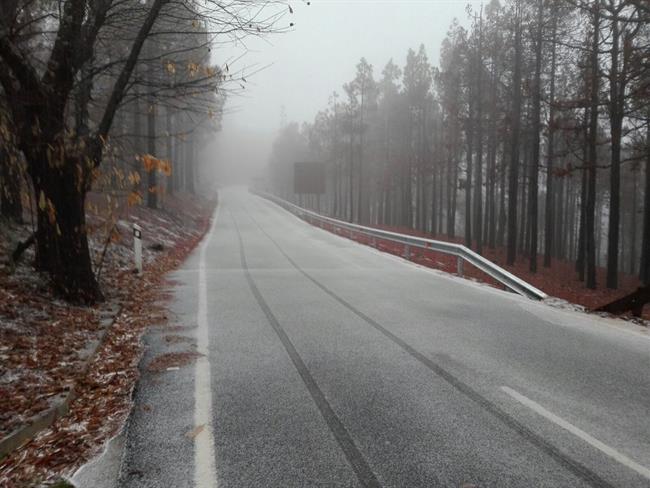 Ola polar de frío y placas de hielo en la carretera: ¿Cómo conducir de forma segura?