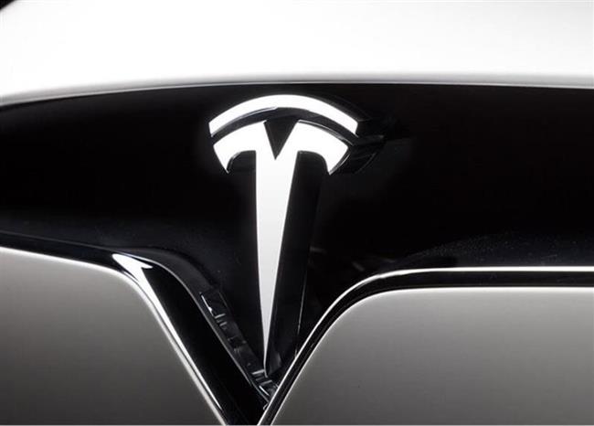 Tesla recorta a la mitad sus pérdidas en 2018 por el empuje del Model 3