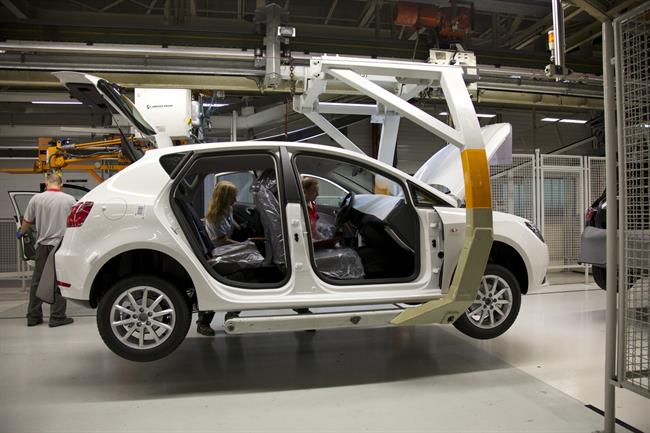 Seat trabajará los fines de semana de marzo para fabricar 4.300 coches más en Martorell