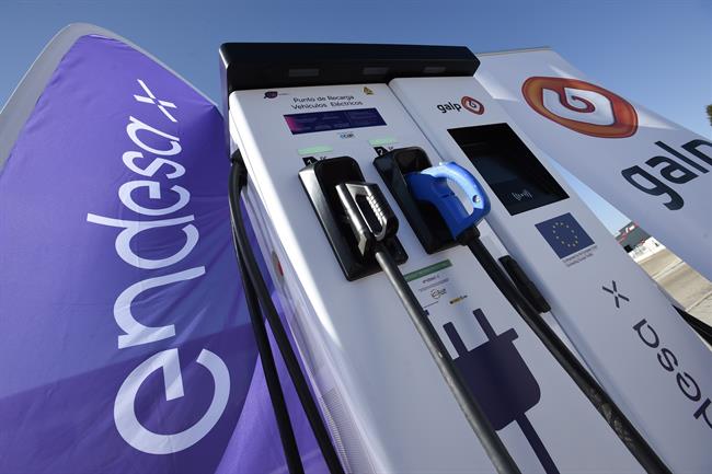 Endesa inaugura el primer punto de carga rápida de los cinco que instalará en gasolineras de Galp