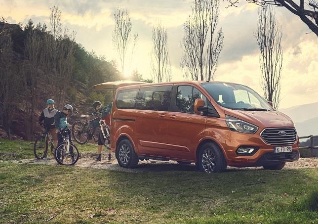 El nuevo Ford Tourneo Custom, disponible a mediados de año con una variante de hibridación suave
