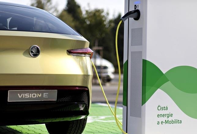 Skoda invertirá 32 millones hasta 2025 en 7.000 puntos de carga para vehículos eléctricos