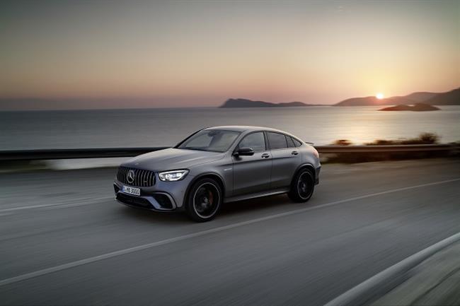 Mercedes-AMG actualiza los GLC 63 4Matic+ todocamino y coupé, disponibles en dos variantes