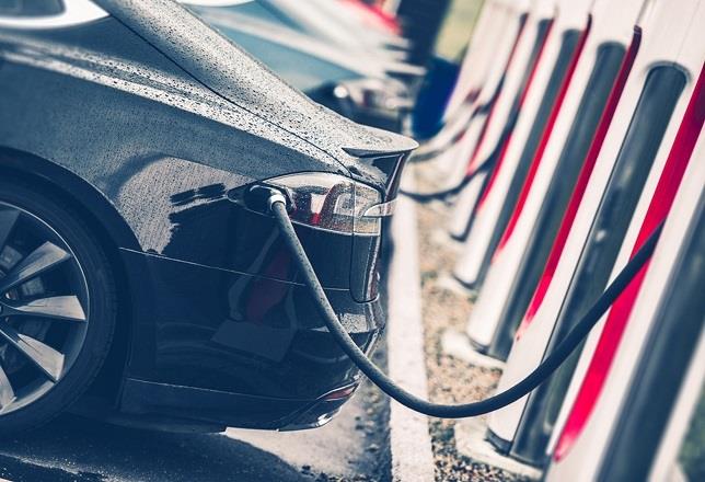La recaudación anual por un coche eléctrico es hasta 680 euros menor a la de uno convencional