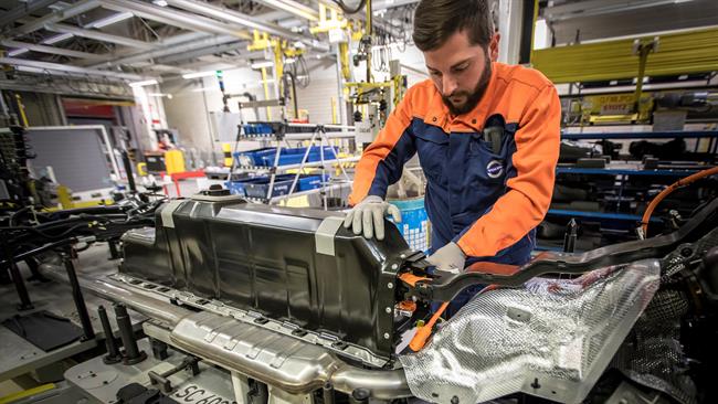 Volvo Cars firma un contrato "mil millonario" para el  suministro de baterías con CATL y LG Chem