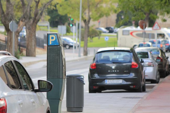 Los conductores españoles pagan 12 euros de media al mes en aparcamiento regulado, según un estudio