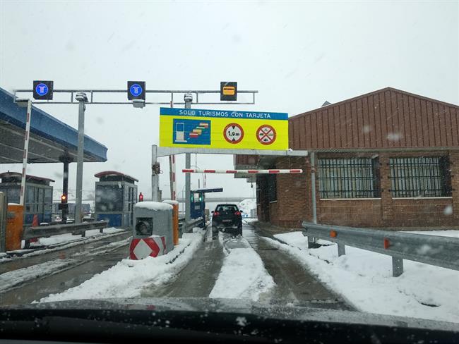 La OCDE insta a crear peajes para compensar la caída de ingresos por carburante por el coche eléctrico