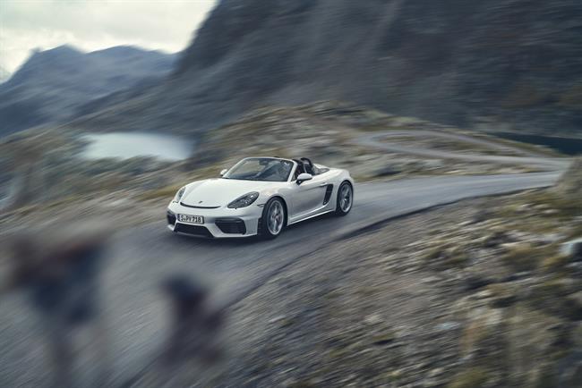 Porsche amplía la gama 718 con los nuevos 718 Spyder y 718 Cayman GT4
