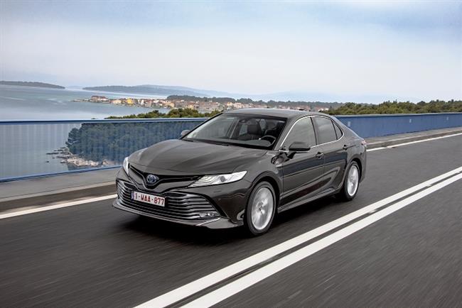 Toyota inicia la venta en España de la octava generación del Camry, que cuenta con motor híbrido
