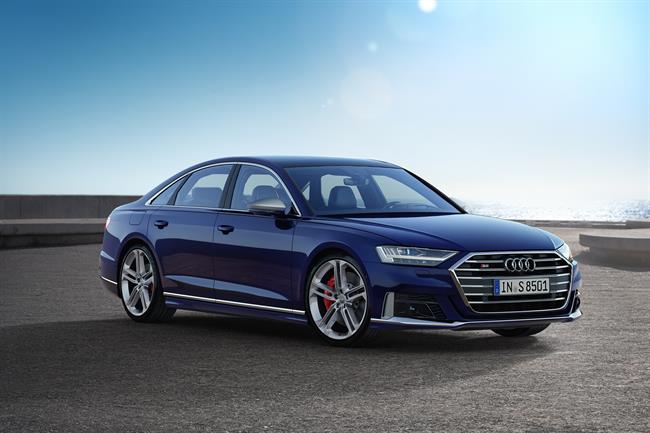 Audi renueva el S8, con 571 caballos y suspensión activa predictiva