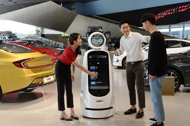 Hyundai se asocia con LG para introducir robots 'vende coches' en sus concesionarios
