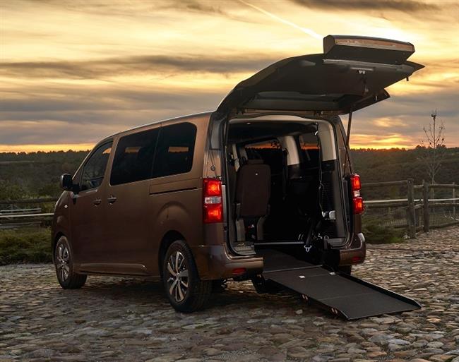 Toyota España lanza una gama de vehículos adaptados para personas con movilidad reducida