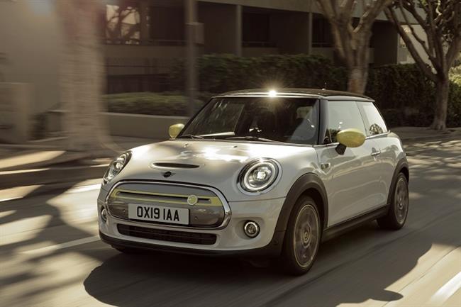 El primer Mini eléctrico, el Cooper SE, llega con hasta 270 kilómetros de autonomía y 184 caballos