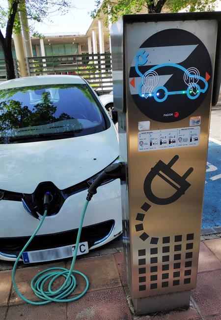 Cs afea al Gobierno que se centre en el coche eléctrico y anima a priorizar la ausencia de emisiones