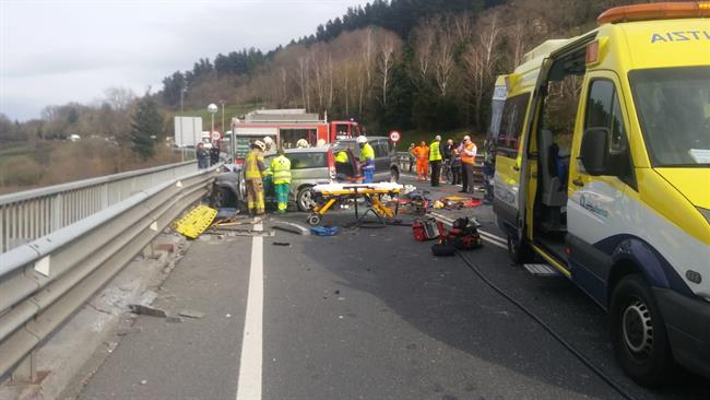 Un total 19 personas muere en las carreteras durante el fin de semana, cinco de ellos motoristas
