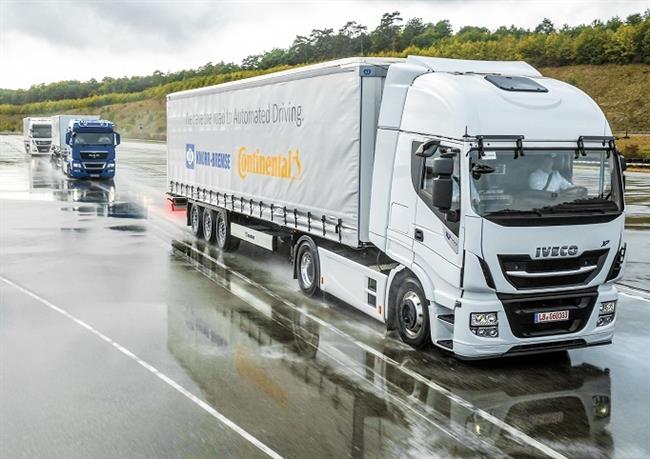 Continental y Knorr-Bremse desarrollan un sistema de conducción en convoy de tres camiones