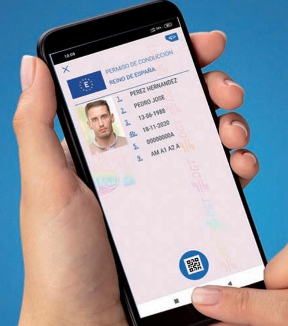 La DGT trabaja en una 'app' para llevar el carné y la documentación del vehículo en el móvil