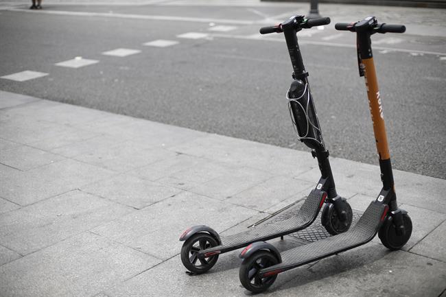 Barcelona intensifica sanciones a las empresas de patinetes eléctricos compartidos