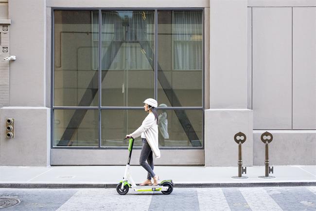 Alicante contará en septiembre con un reglamento para el uso de los patinetes eléctricos