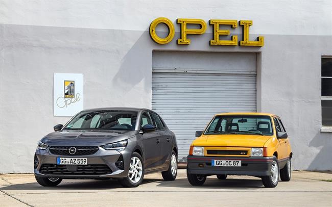 El nuevo Opel Corsa se encuentra con el Corsa GT de 1987 en el Salón del Aútomóvil de Frankfurt