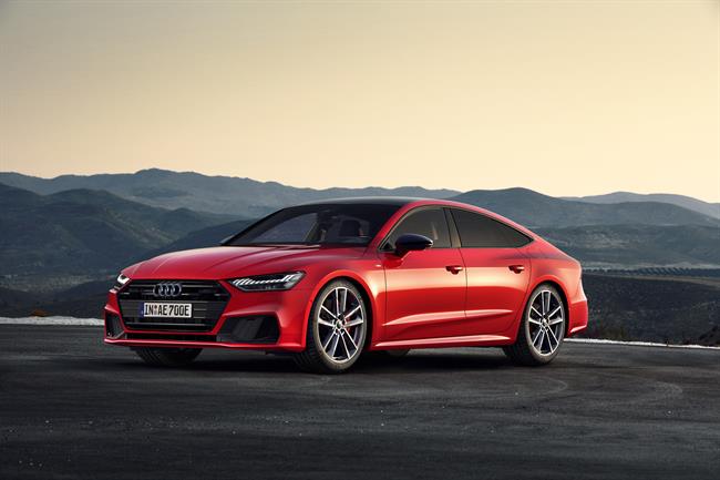 La segunda generación del Audi RS 7 Sportback llega con cinco plazas y tecnología 'mild hybrid'