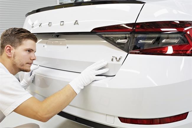 Skoda inicia la producción en Kvasiny (República Checa) del Superb iV, su primer modelo electrificado
