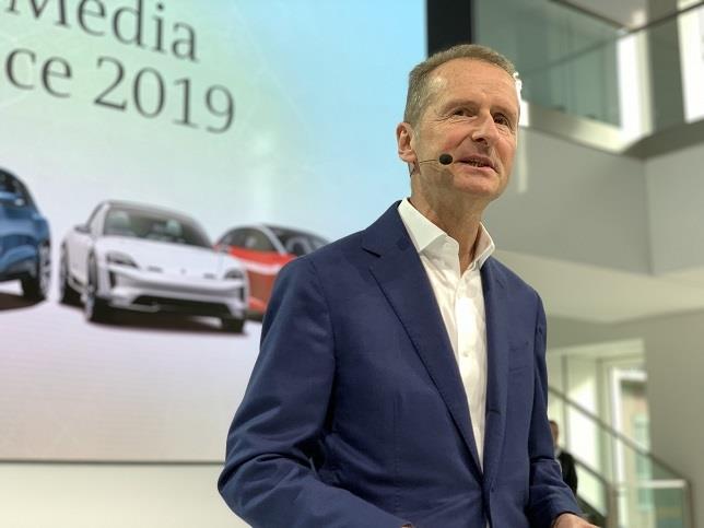 Fiscales alemanes presentan cargos contra el actual y ex CEO de Volskwagen por el 'dieselgate'