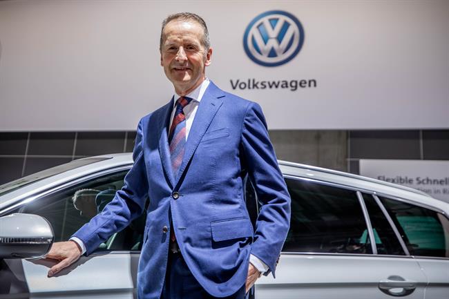Volksawgen sale en defensa de Diess y asegura que continuará como consejero delegado