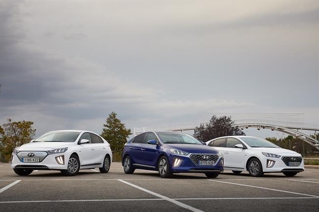 Hyundai actualiza la gama del Ioniq con mejoras de conectividad, diseño y aumento de la batería