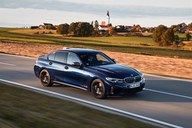 BMW lanza el M340i xDrive, con 374 caballos de potencia y en variantes sedán y familiar